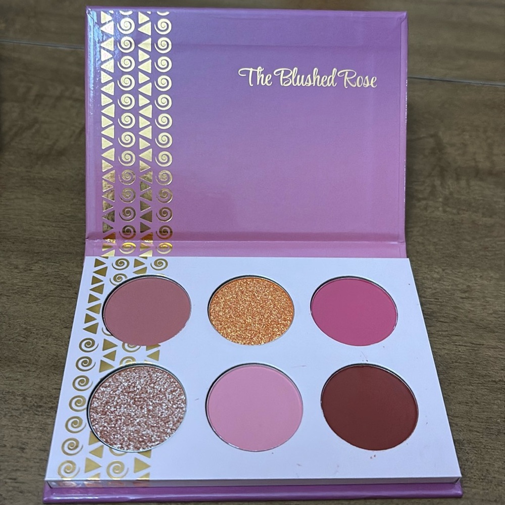 New Juvia’s Place the blushed rose eyeshadow palette